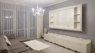 Тристаен Наеми, Младост 1, Варна (2)