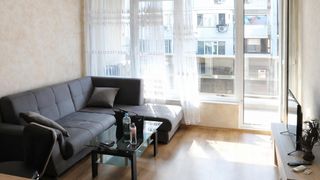 Прекрасен ДВУСТАЕН  апартамент в кв. Кючук Париж (3)