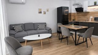 Стилен ДВУСТАЕН апартамент в затворен комплекс кв. Христо Смирненски (7)