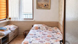Тристаен Наеми, Червен площад, Варна (7)