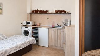 Тристаен Наеми, Червен площад, Варна (6)