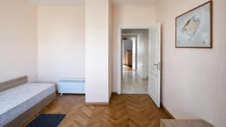 Тристаен Наеми, Център, Варна (5)