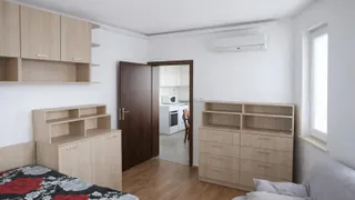 Тристаен Наеми, Център, Варна (3)