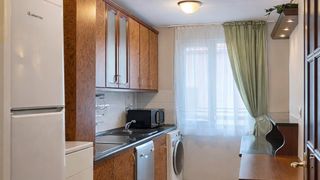 Просторен ТРИСТАЕН  апартамент в района на Центъра (3)