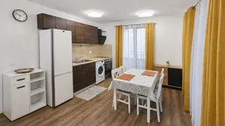Тристаен Наеми, Конфуто, Варна (3)
