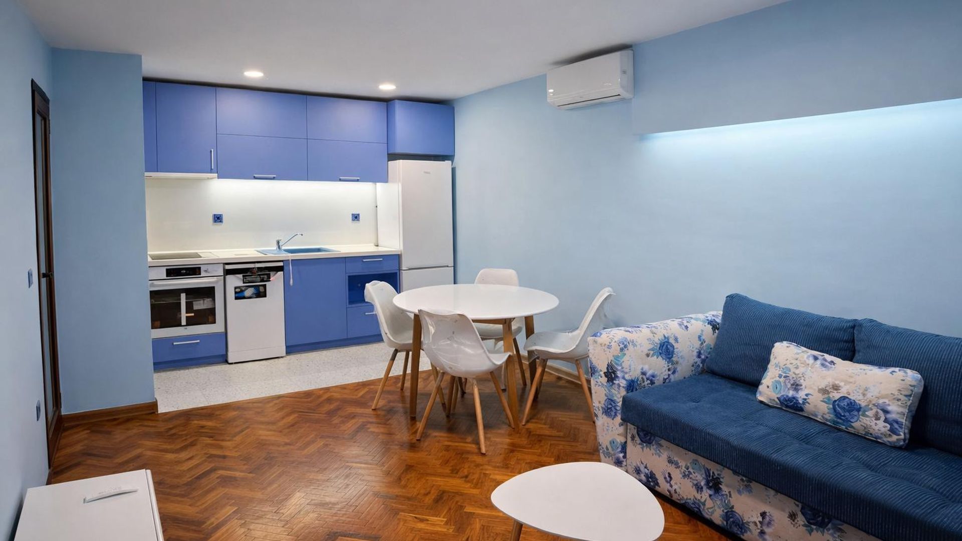 Two-bedroom Rentals, Zimno Kino Trakiya, Varna – photo 1