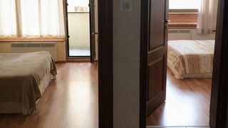 Тристаен апартамент в кв. Младежки хълм/ С вх. такси, интернет и ТВ! (5)