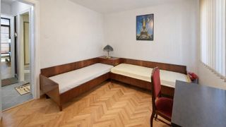 Тристаен апартамент в кв. Кючук Париж (4)