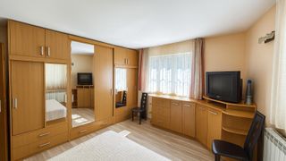 Тристаен апартамент в района на Каменица 1 (5)