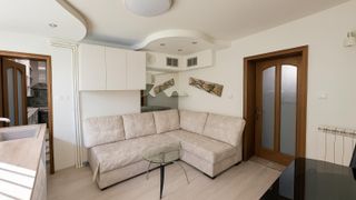 Тристаен апартамент в района на Каменица 1 (8)