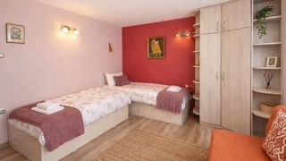 Тристаен апартамент в района на Каменица 1 (6)