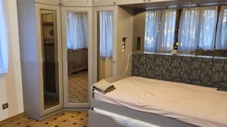 Тристаен апартамент в Центъра на София. (2)