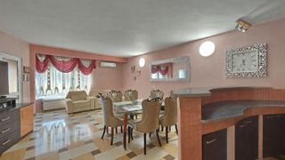 Тристаен апартамент в района на Центъра (2)