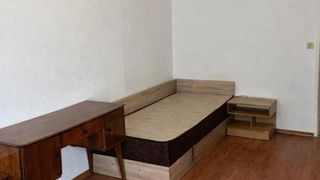 Едностаен Наеми, Червен площад, Варна