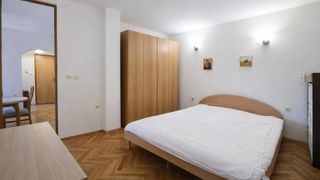 Тристаен Наеми, Колхозен пазар, Варна (4)