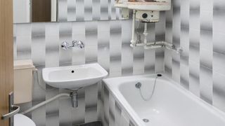 Тристаен полуобзаведен апартамент в кв. Каменица 2 (7)