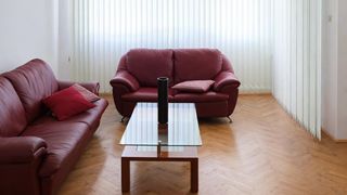 Тристаен полуобзаведен апартамент в кв. Каменица 2 (2)