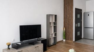 Двустаен апартамент в затворен комплкес в жк. Тракия (3)