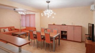 Тристаен Наеми, ЖП Гара, Варна (3)