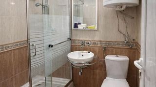 Тристаен Наеми, ЖП Гара, Варна (6)