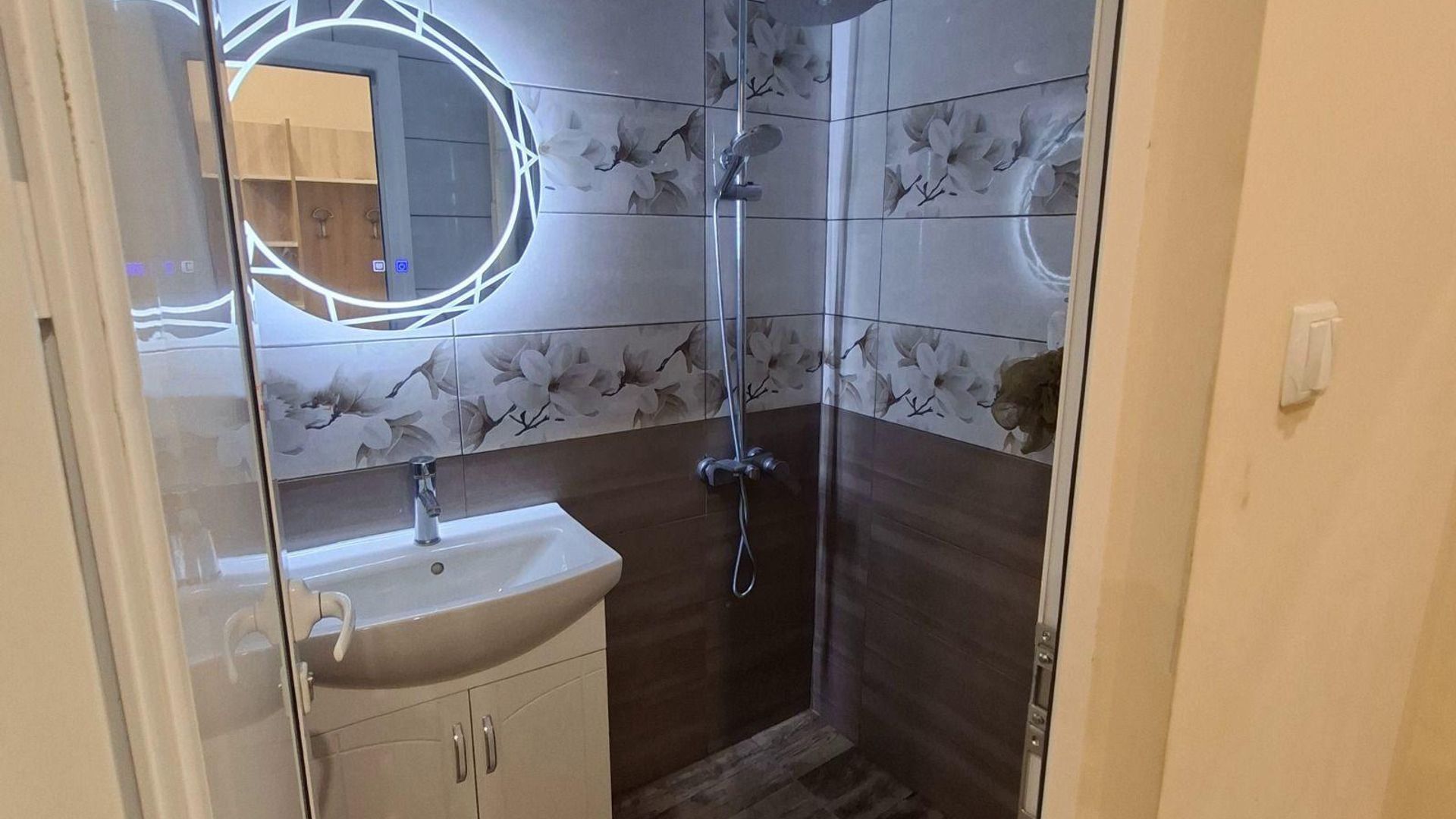 image_1784014447688_13609867025216682.jpg