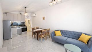 Тристаен Наеми, Възраждане 3, Варна (9)