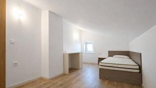 Тристаен Наеми, Възраждане 3, Варна (5)