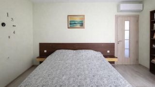 Тристаен Наеми, Възраждане 4, Варна (3)