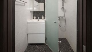 Тристаен Наеми, Погреби, Варна (6)