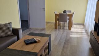 Тристаен Наеми, Белите брези, София (2)