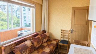 Zwei-Zimmer-Wohnung Verleih, Bunte Nachbarschaft, Warna