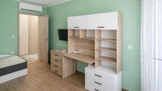 Тристаен Наеми, Възраждане 1, Варна (4)
