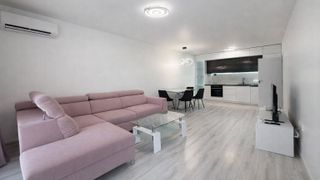 Trei camere Închirieri, Hristo Smirnenski, Plovdiv
