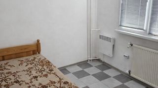 Тристаен Наеми, Младост 4, София (8)