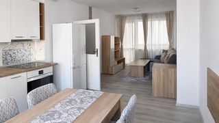 Тристаен Наеми, Окръжна болница, Варна (3)
