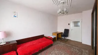 Тристаен Наеми, Колхозен пазар, Варна (4)