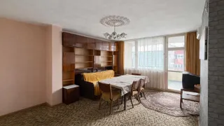Тристаен Наеми, Колхозен пазар, Варна
