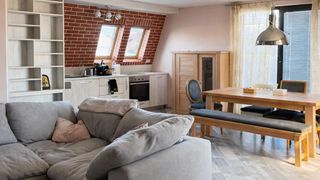 Zwei-Zimmer-Wohnung Verleih, Center, Warna (7)