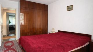 Тристаен Наеми, Колхозен пазар, Варна (6)