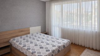 Тристаен Наеми, Колхозен пазар, Варна (6)