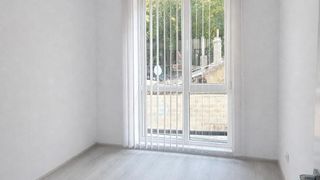 Тристаен Наеми, Колхозен пазар, Варна (5)