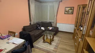 Тристаен Наеми, Младост 4, София