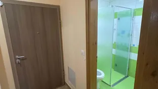 Тристаен Наеми, Младост 4, София (7)