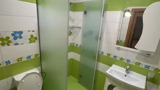Тристаен Наеми, Младост 4, София (8)