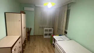 Тристаен Наеми, Младост 4, София (5)