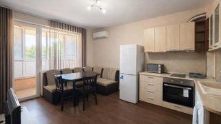 Тристаен Наеми, Възраждане 1, Варна (5)