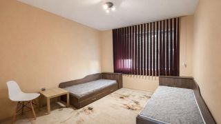 Тристаен Наеми, Възраждане 1, Варна (3)