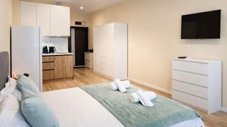 Ein-Zimmer-Zimmer Verleih, Herr Alen Mak, Warna (3)