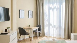 Ein-Zimmer-Zimmer Verleih, Herr Alen Mak, Warna (5)