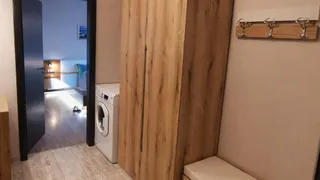 Тристаен Наеми, Дружба 2, София (8)